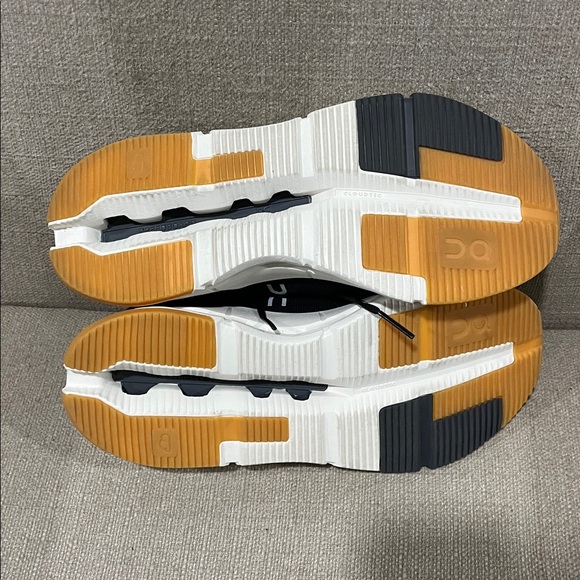 On Women's Cloudnova Form 2 Running Sneakers Size 9.5 - Picture 10 of 10